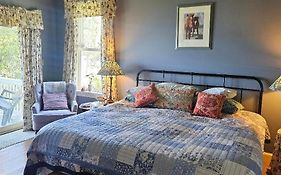 Gloucester House With Sea View